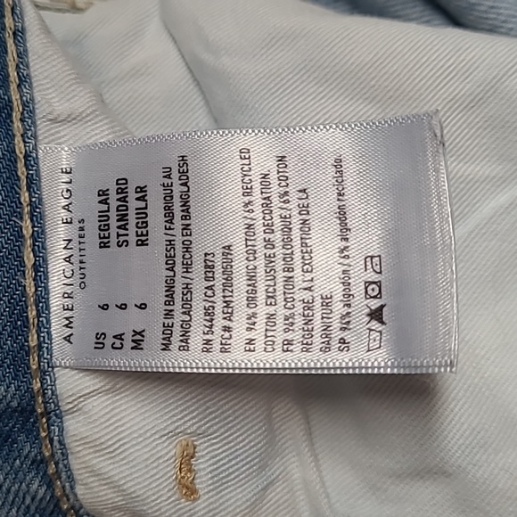 American Eagle high-rise Mom Jean. Size 6. - Picture 4 of 6
